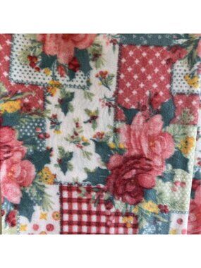 The Pioneer Woman Vintage Floral Patchwork Fleece Fabric Textiles Gingham 1.6 Ya